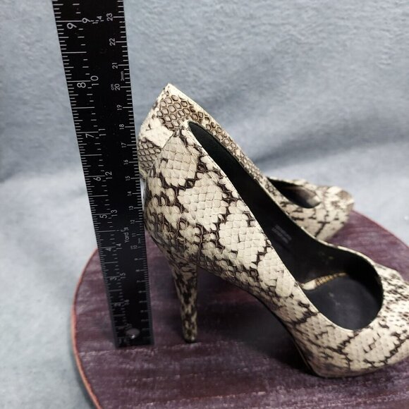 Vera Wang Snake Print Peep Toe Platform Heels Size 7.5 - Picture 4 of 10